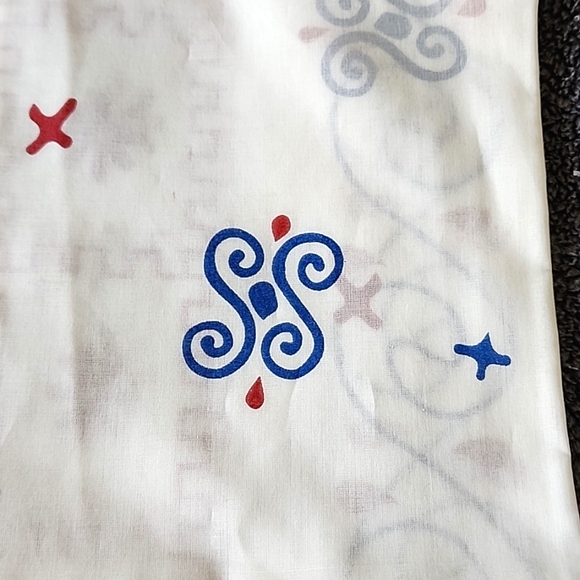 Scarf (New) - Picture 4 of 4